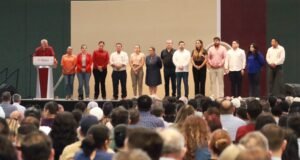 Víctor Castro critica sueldos del Poder Judicial, pero calla sobre los privilegios de su familia en el gobierno privilegios familiares de Víctor Castro